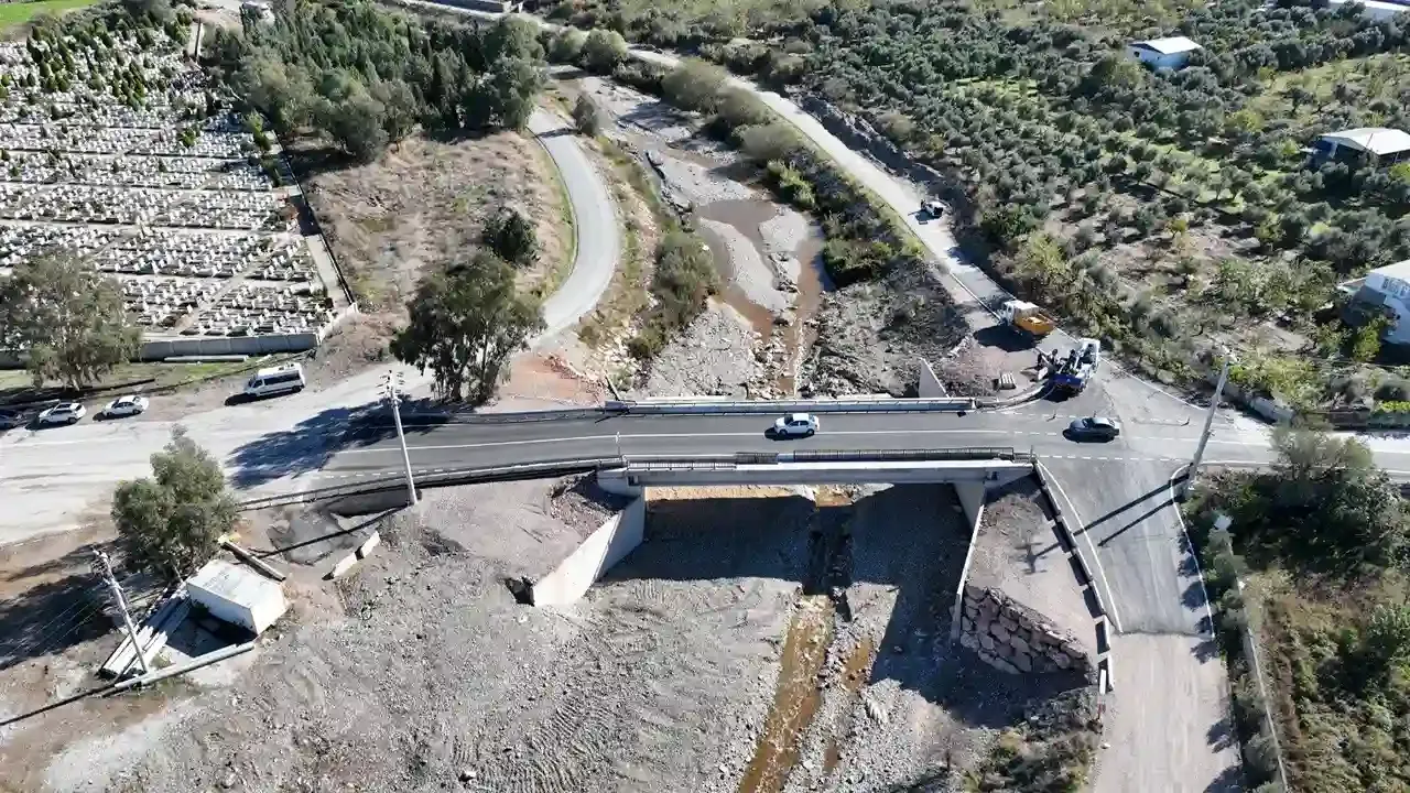 Sele neden oluyordu: İzmir Büyükşehir 60 yıllık köprüyü yeniledi