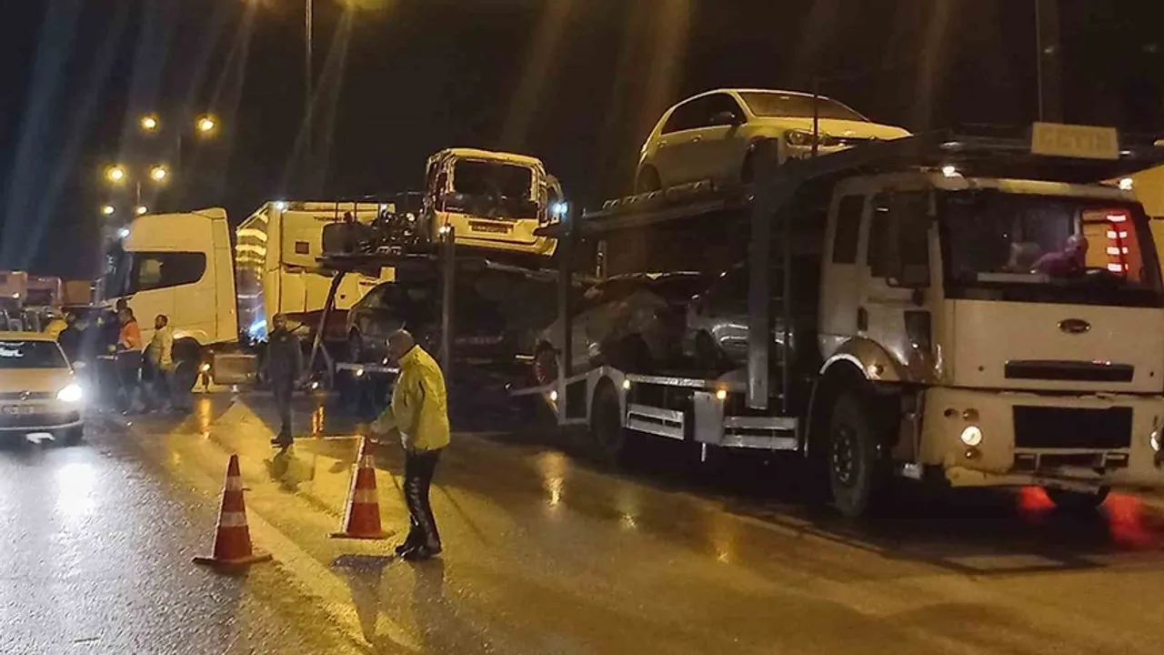 TEM'de zincirleme kaza! İstanbul yönü trafiğe kapandı