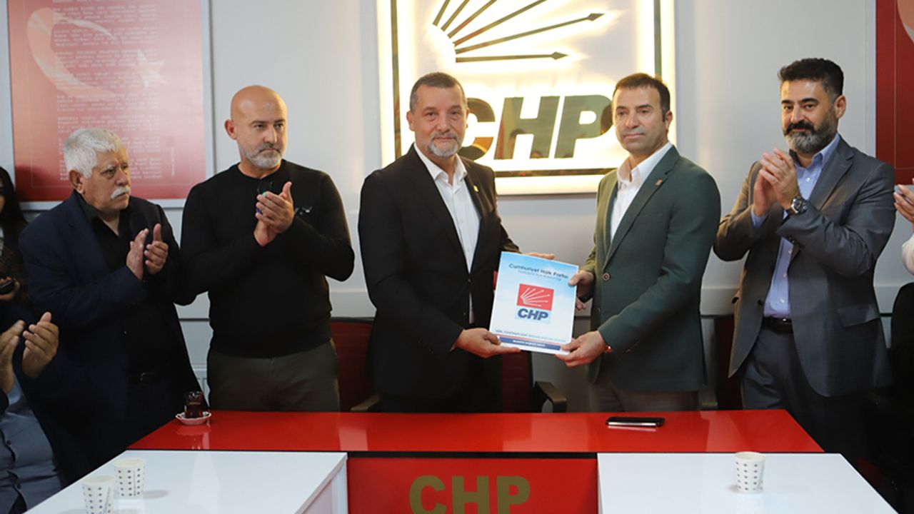 CHP Narlıdere Belediye Başkan Aday Adayı Serdar Kolay, dosyasını aldı 