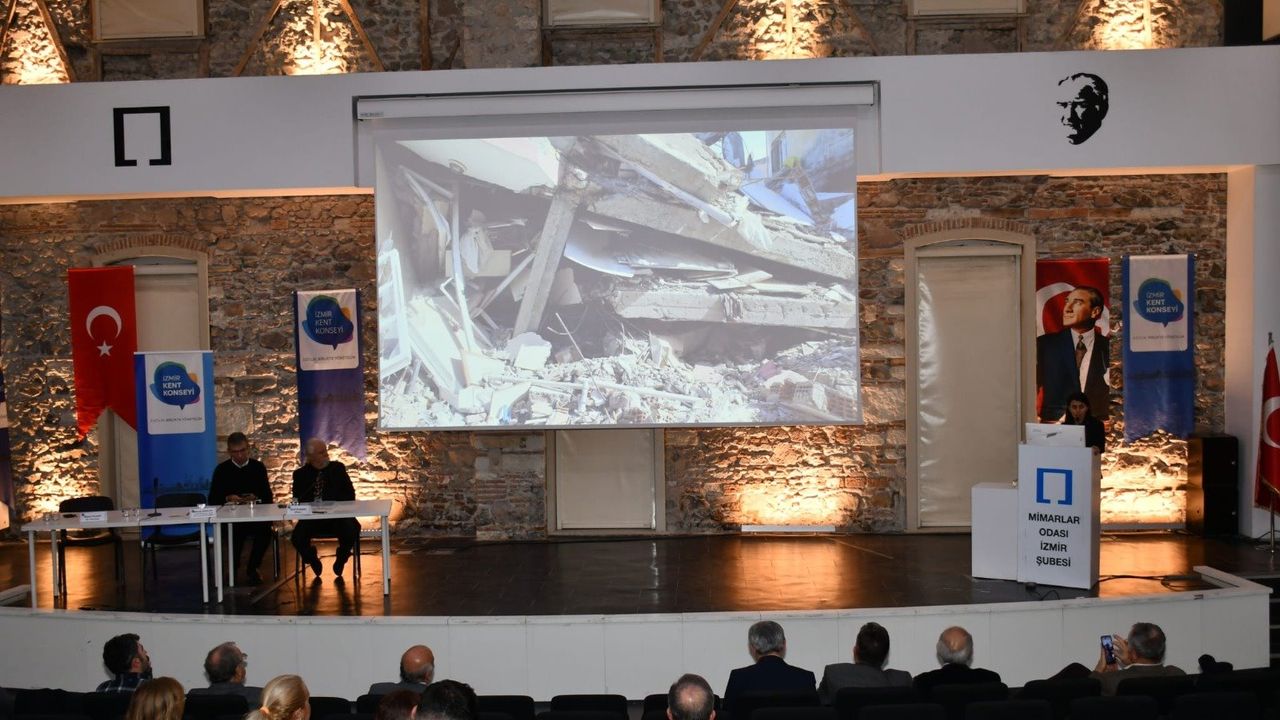 İzmir'de deprem sempozyumu: Kent ve yerel yönetimler depreme hazır mı?