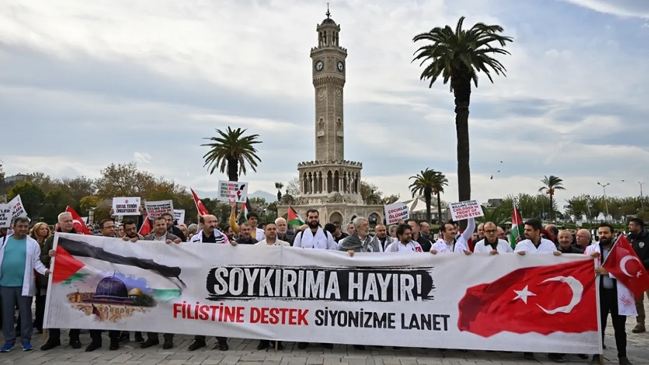 İzmirli doktorlardan Gazze için sessiz yürüyüş