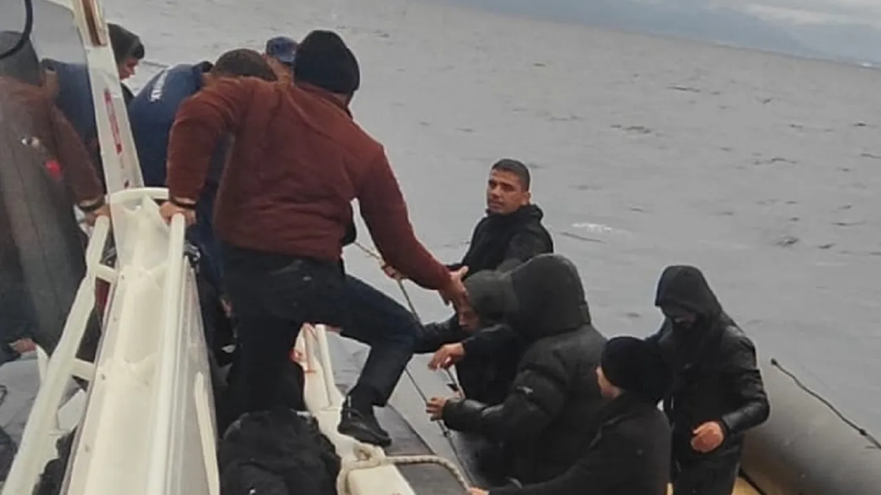 Muğla açıklarında 43 düzensiz göçmen kurtarıldı