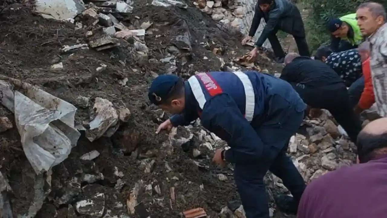Okul çıkışı acı olay: İstinat duvarı çocukların üzerine yıkıldı