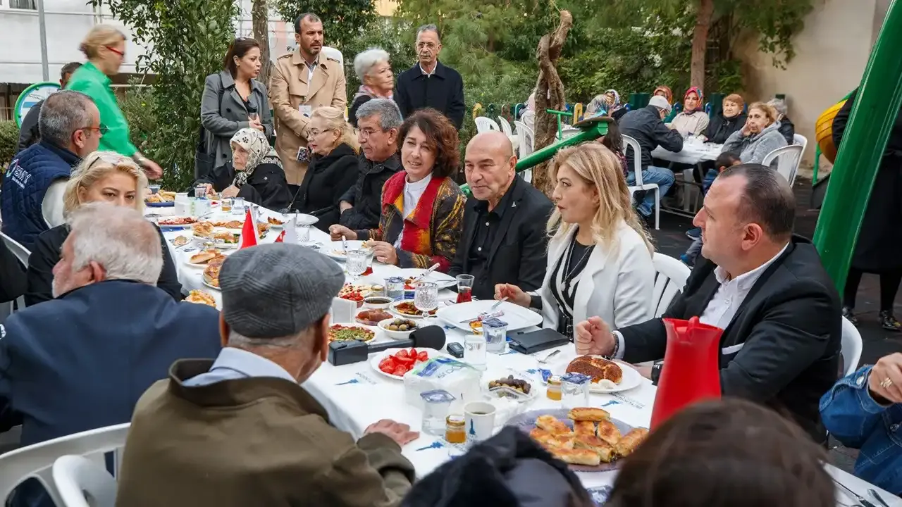 Başkan Soyer İzmirlilerle kahvaltıda buluştu