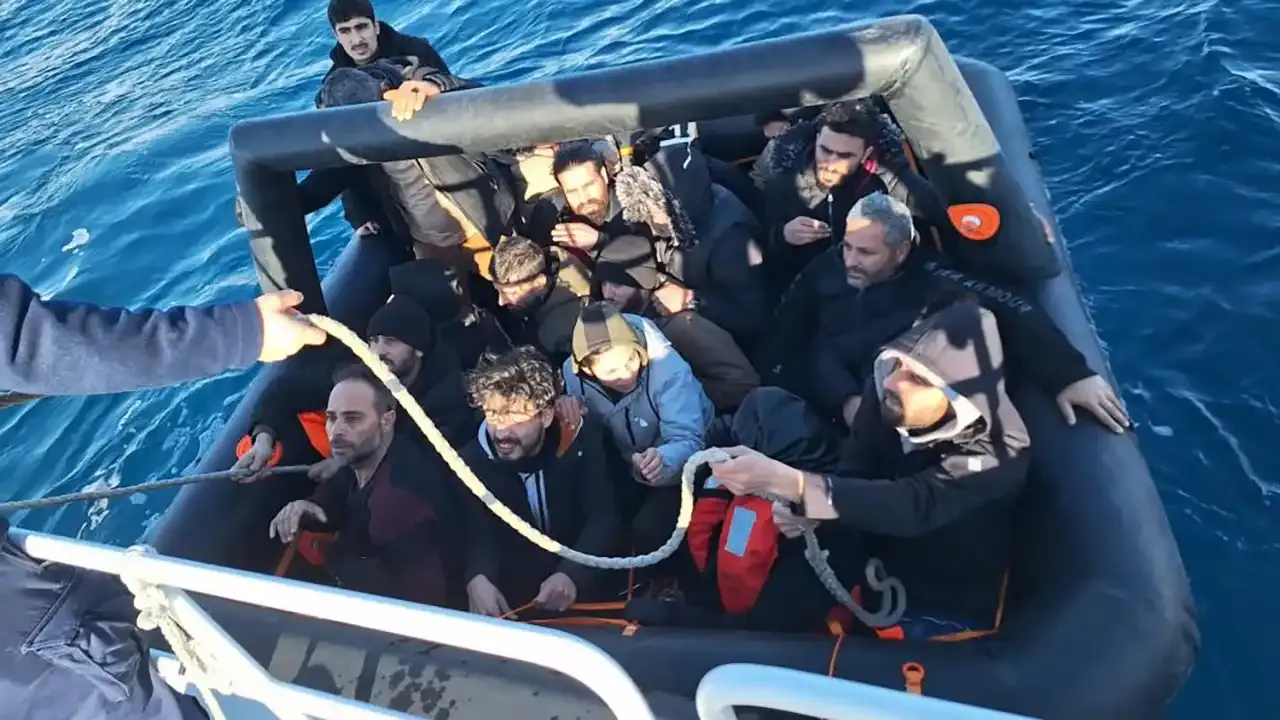 Seferihisar ve Çeşme'de 42 göçmen kurtarıldı