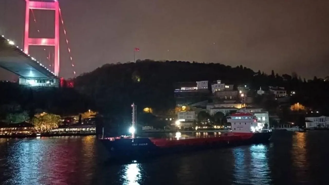 Kıyı Emniyeti duyurdu: İstanbul Boğazı'nda gemi trafiği askıya alındı