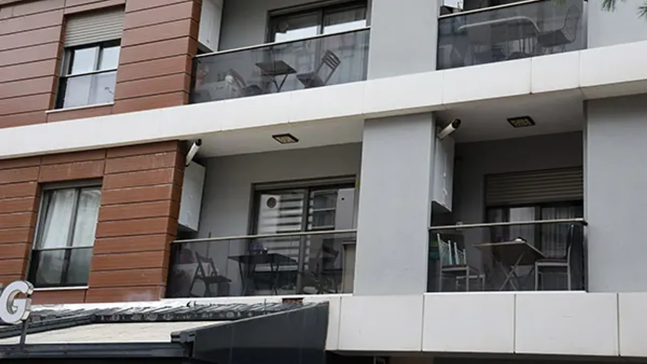 Kocas�n� kalbinden b��aklayarak �ld�rm��t�: Tutukland�