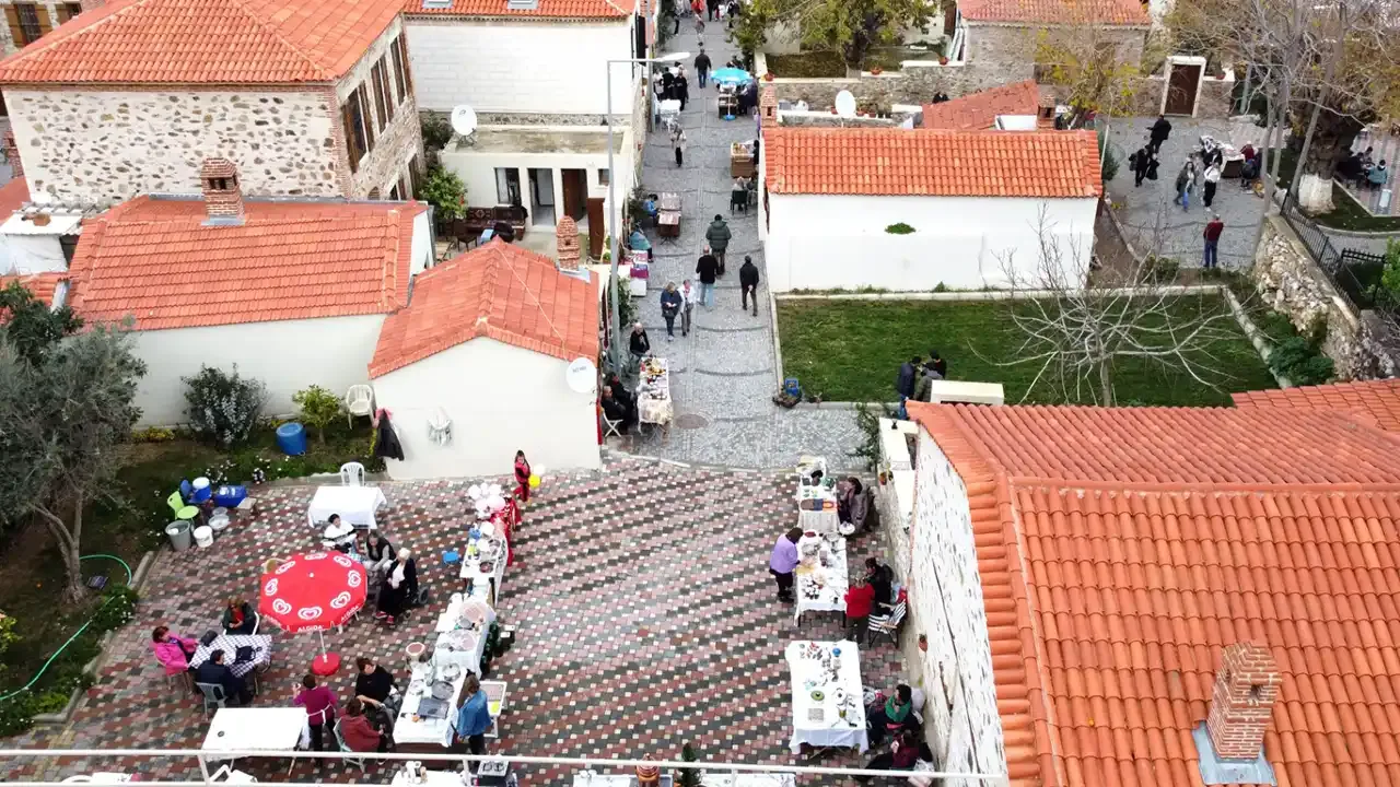Adeta yaşayan müze: İzmirlilerin akınına uğruyor