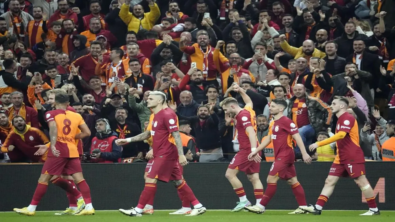 Galatasaray Başakşehir engelini 2-0'la geçti