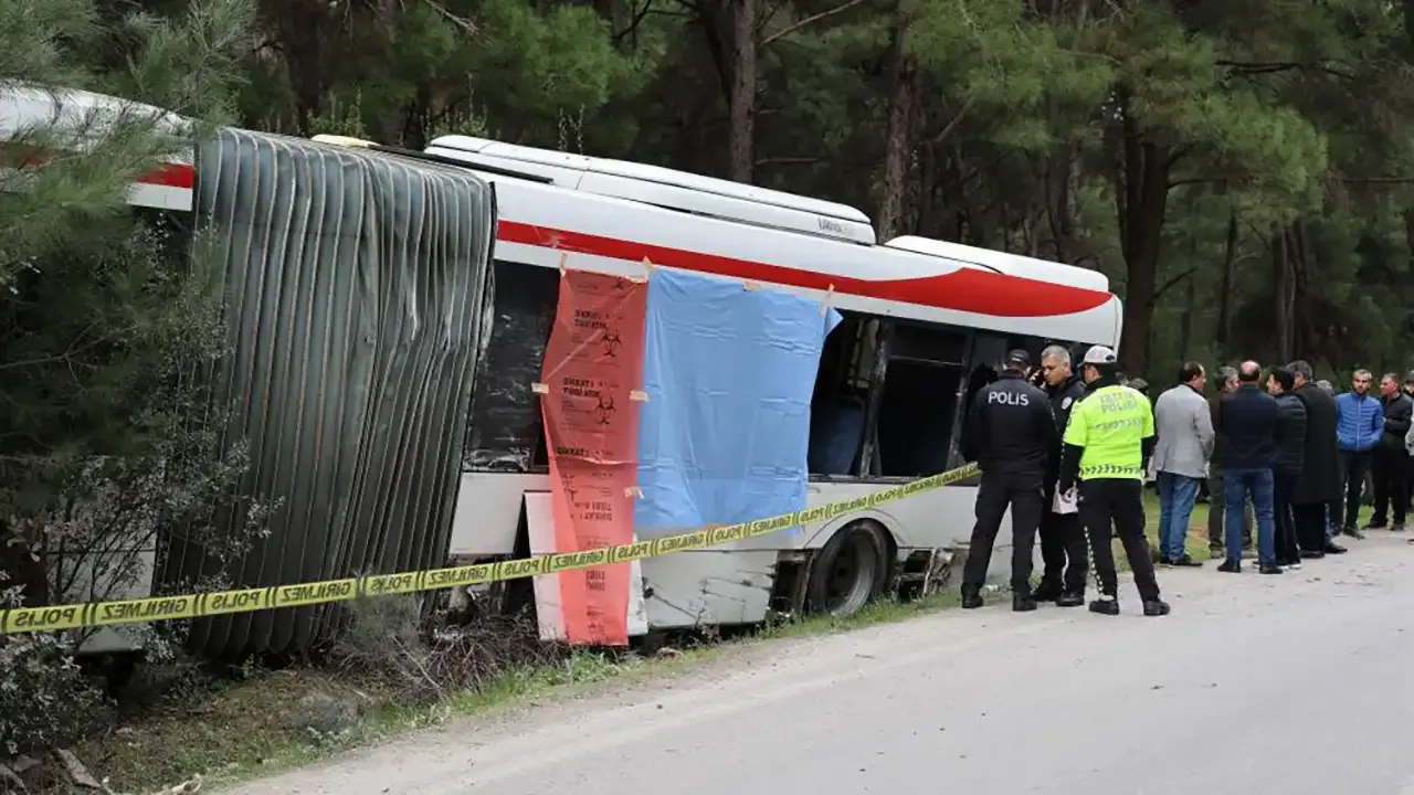İzmir'de ESHOT otobüsü kaza yaptı: 1 ölü, 3 yaralı
