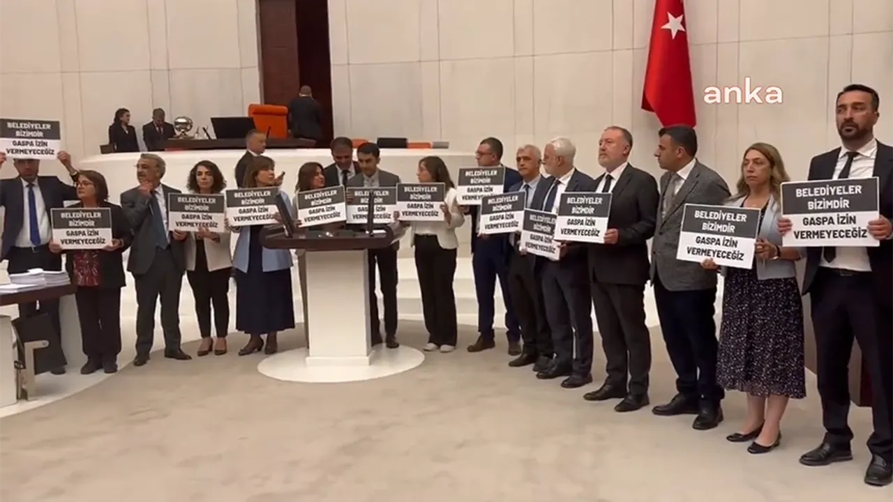 DEM Parti'den TBMM Genel Kurulu'nda kayyum protestosu: Vekiller birbirine girdi