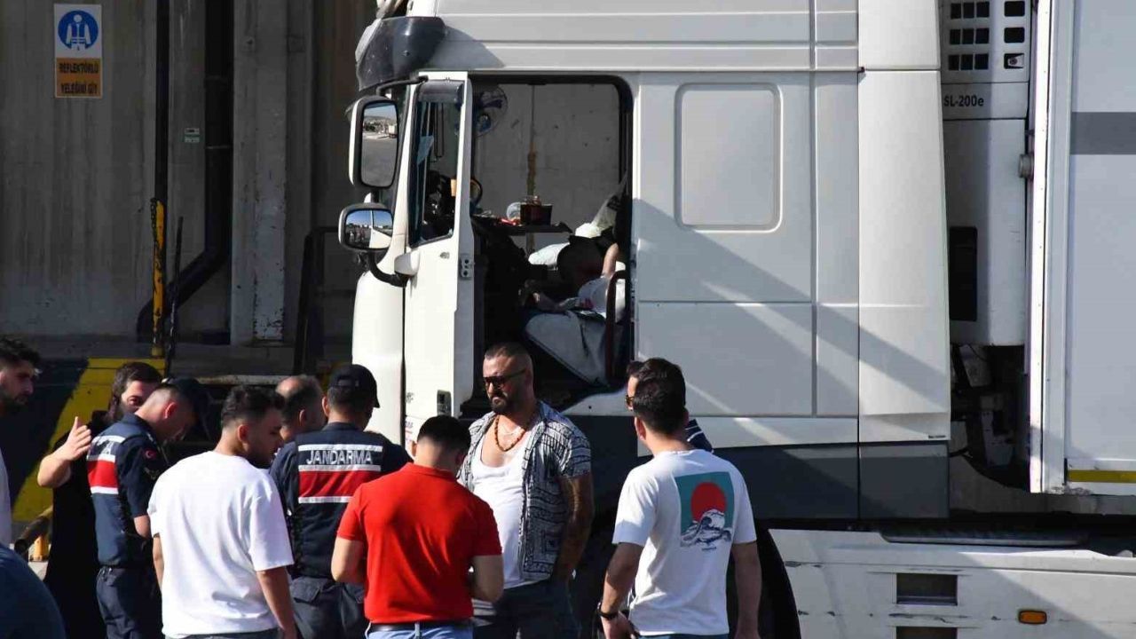 İzmir’de tır şoförü aracında ölü bulundu