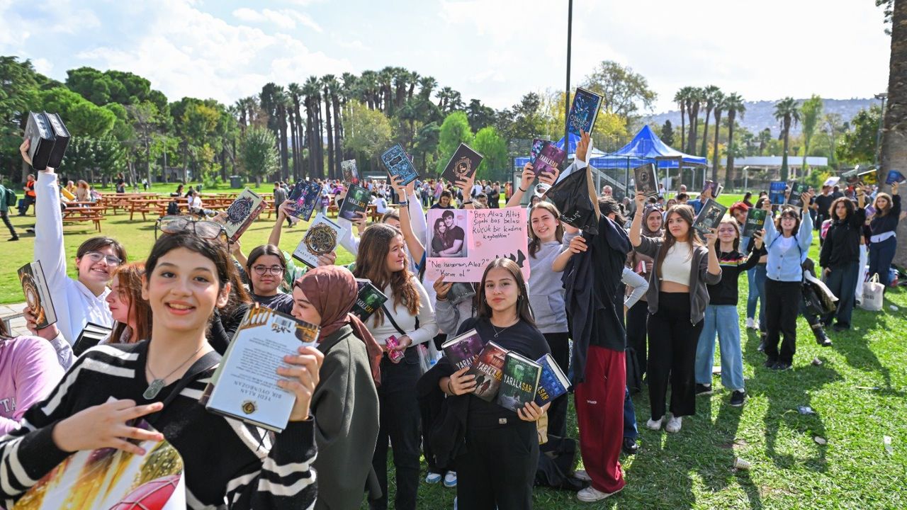 Ahmet Ümit’ten Sema Soykan’a: İzmir Kitap Fuarı dolu dolu geçti