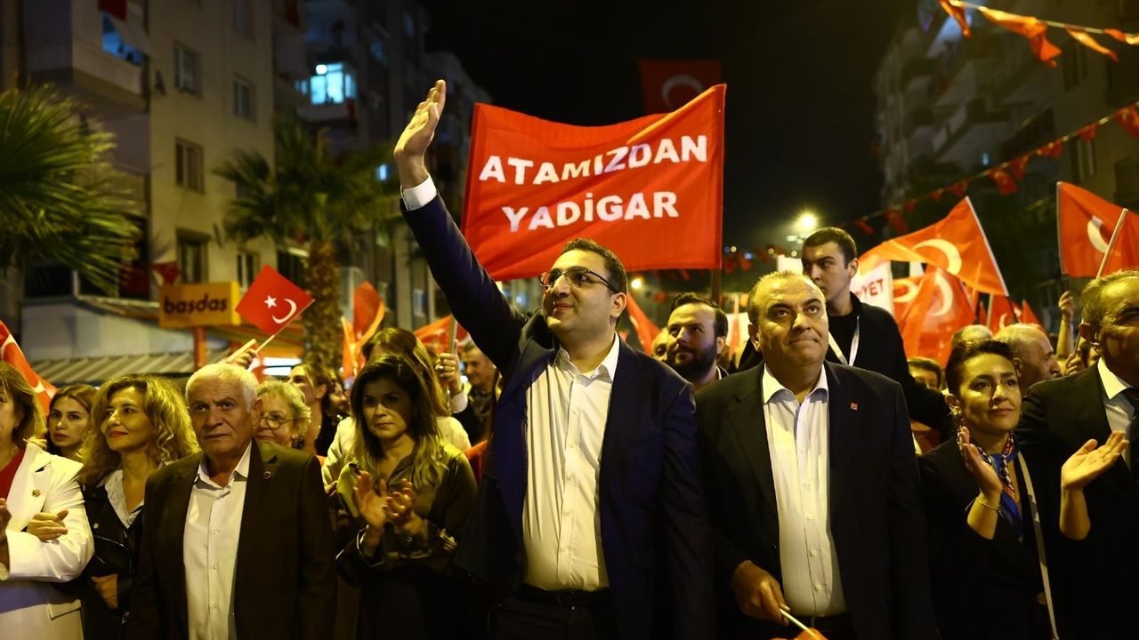 102. yıl coşkusu sokaklara taştı: Balçova’da muhteşem Cumhuriyet kutlaması