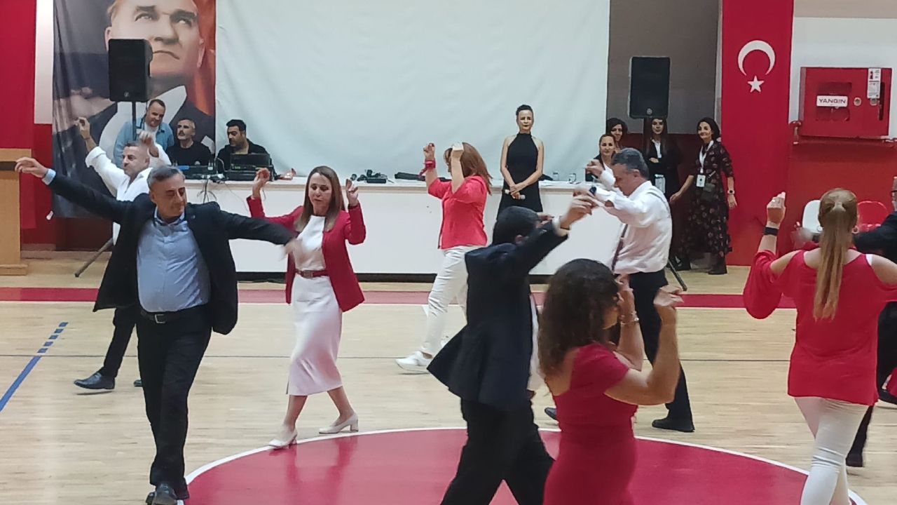 Bayraklı Kent Konseyi’nden sanat ve dansı buluşturan gece