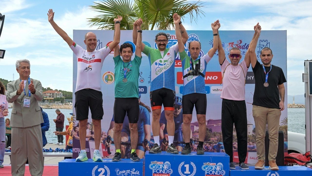 Pedallar zirve için döndü: 9. Veloturk Gran Fondo Çeşme tamamlandı