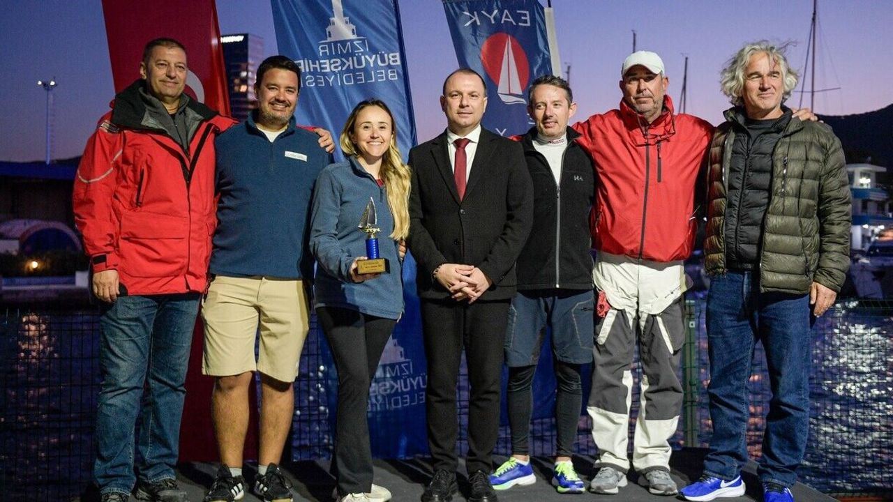 İzmir Körfezi’nde cumhuriyet coşkusu: 102 Mil Yat Yarışı tamamlandı