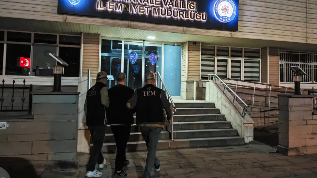 Firari astsubay gaybubet evinde yakalandı!