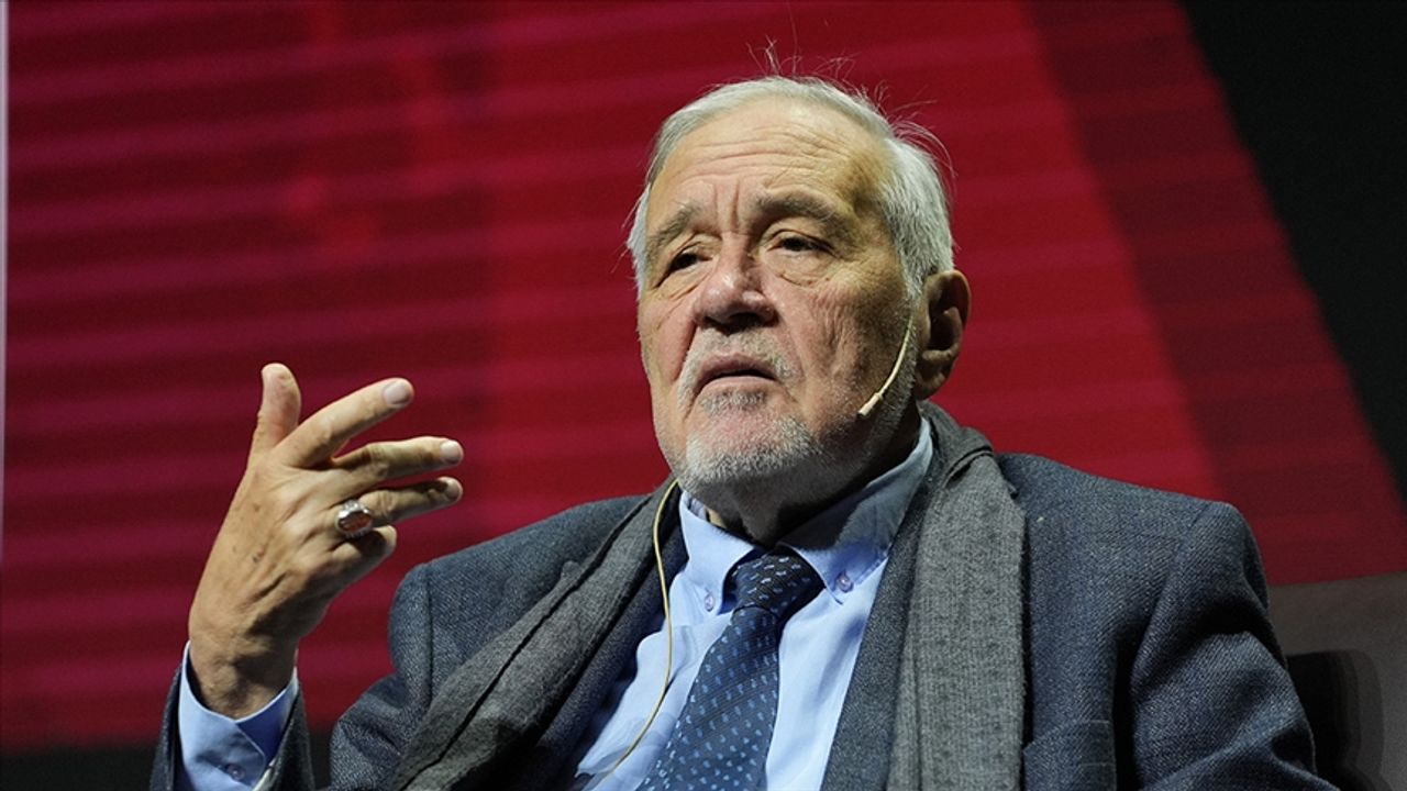 İlber Ortaylı’dan Cumhuriyet’in İlan Belgesi paylaştı