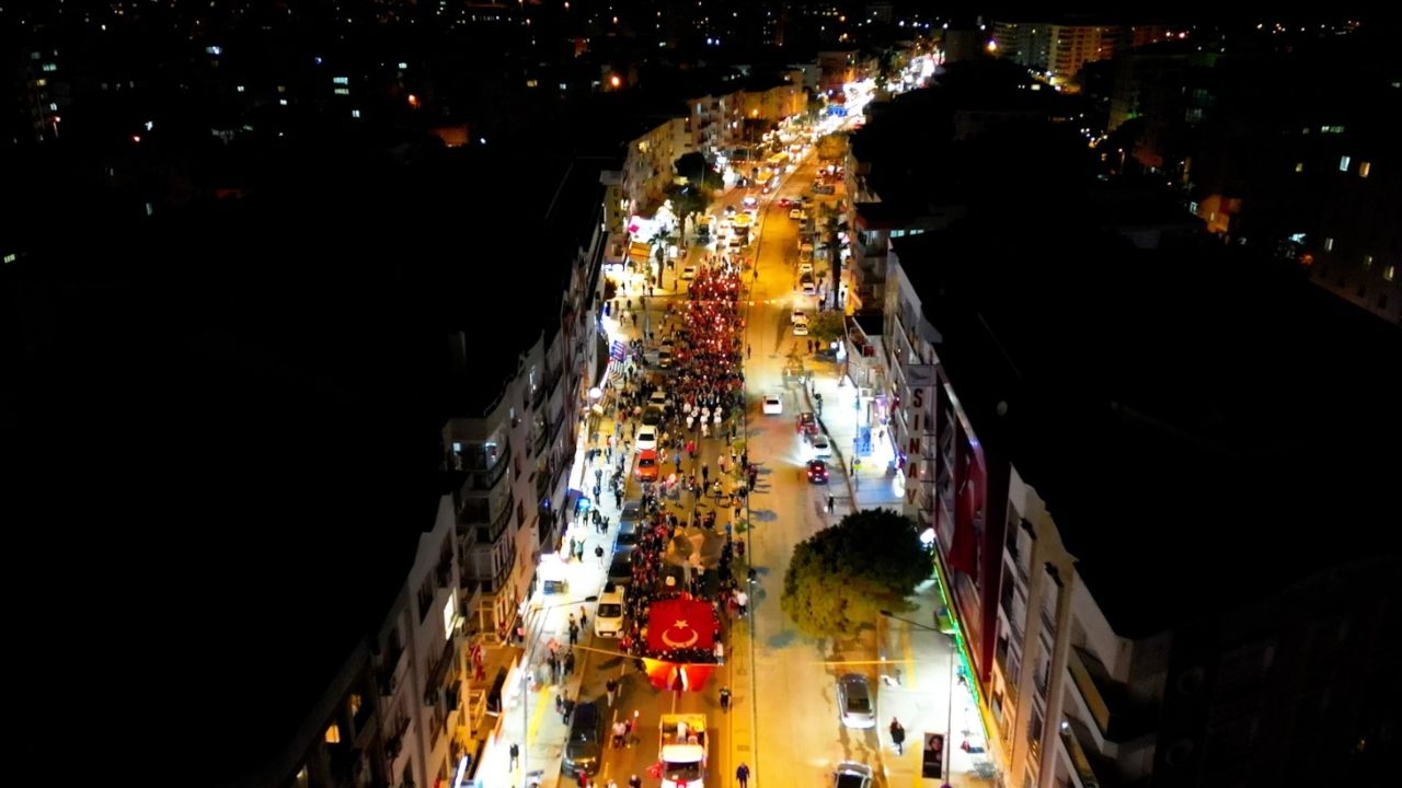 Narlıdere’de Cumhuriyet Bayramı fener alayı ile kutlandı