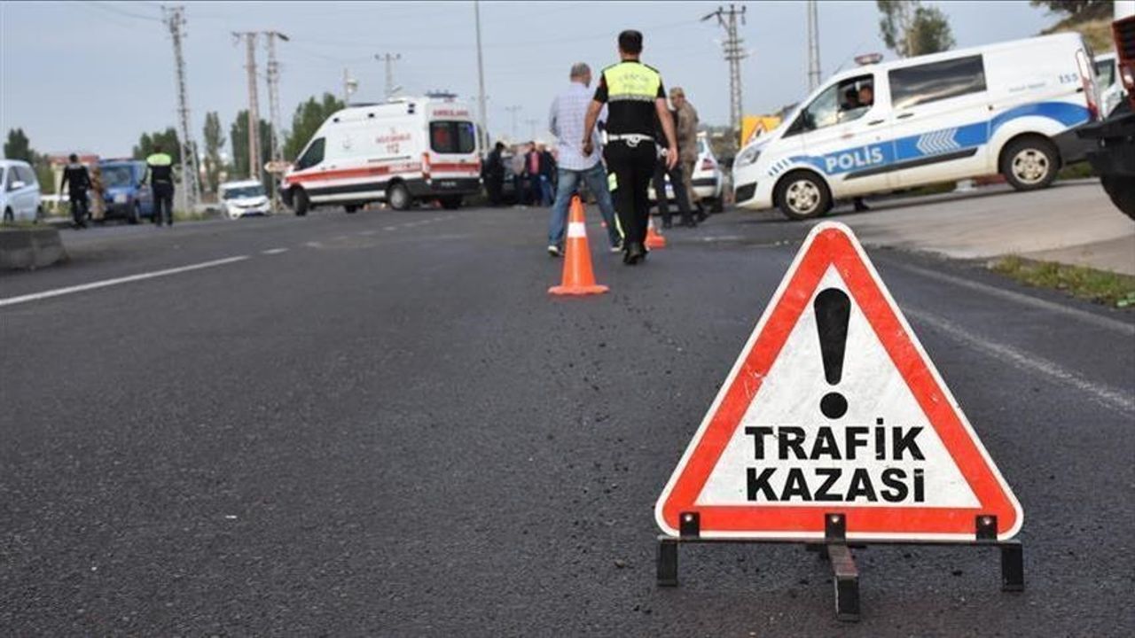 Denizli’de feci kaza: Devrilen motosikletteki 2 kişi öldü