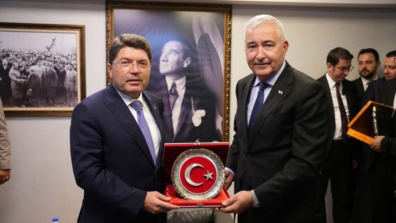 Adalet Bakanı Tunç’tan Kemalpaşa Belediye Başkanı’na dikkat çeken ziyaret