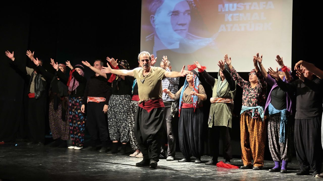 Kuvayi Milliye Destanı tiyatro oyunu büyük beğeni topladı