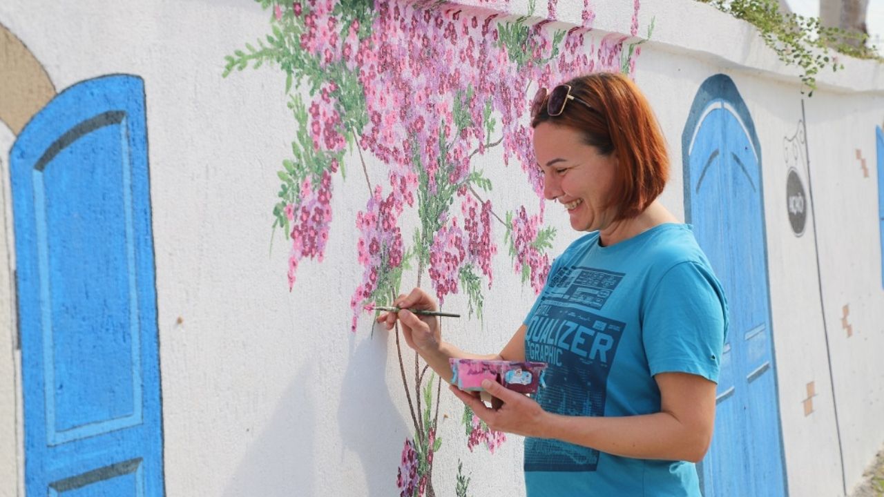 İzmir'de sanat her yerde: Bir köyün daha duvarları tuvale dönüştü