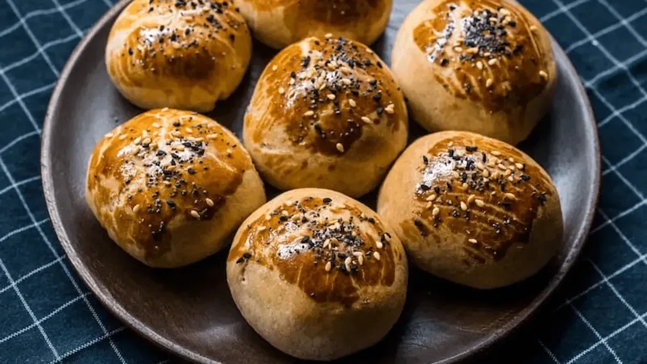 Ege’nin sofralarından: Yumuşacık ve otlu Ege poğaçası tarifi