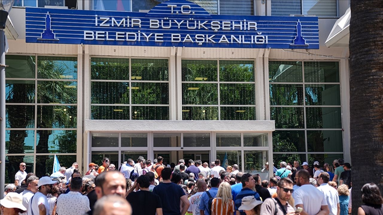 İzmir Büyükşehir Belediyesi’nde işçi kıyımı devam ediyor: 40 işçi daha işten çıkarıldı