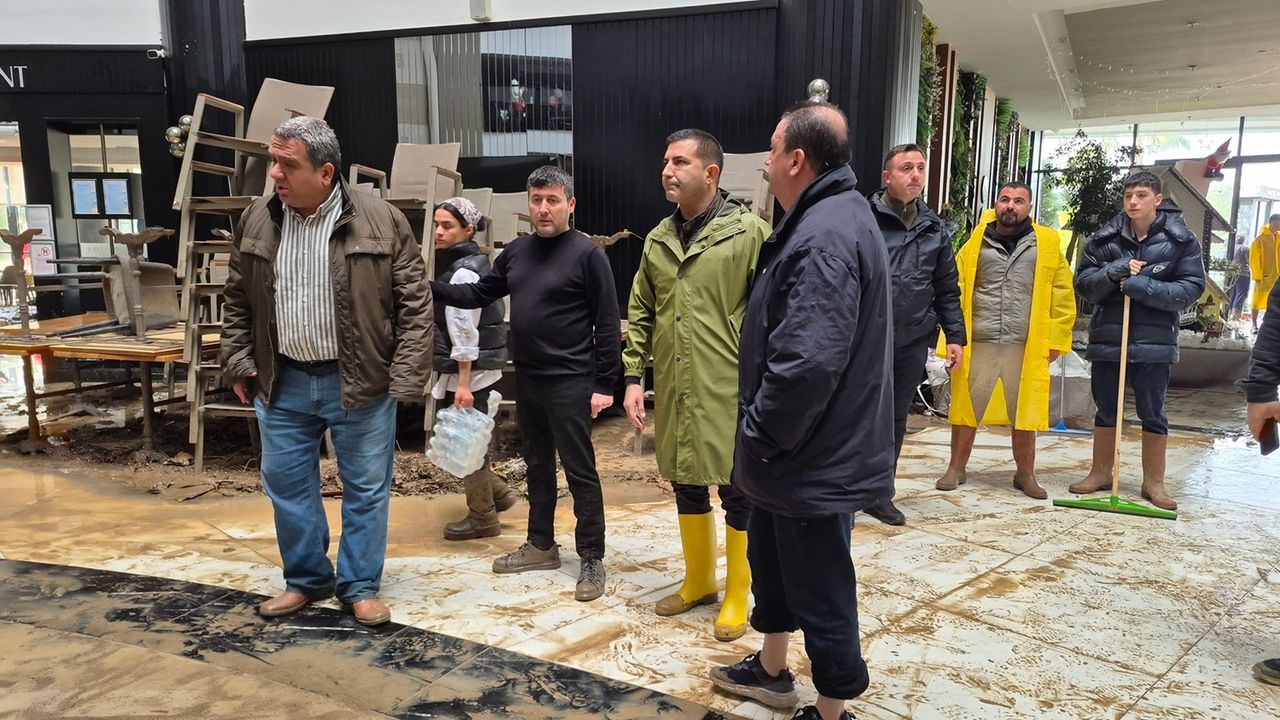 Kuşadası’nda sel felaketi: Başkan Günel sahada!