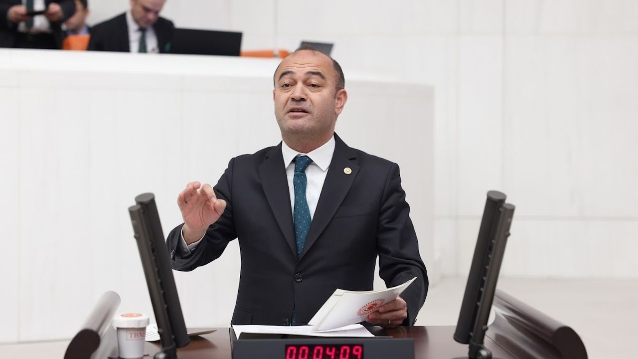 CHP'li Karabat: Dün gece Meclis'te kamuyla iş yapan yandaş firmaların 70 milyar liralık borçları affedildi!