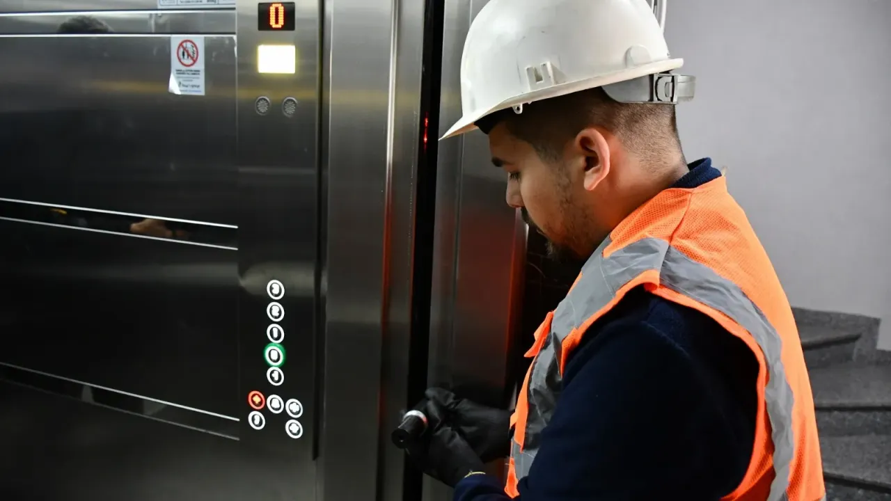 TMMOB son denetimini paylaştı: İzmir'de her 8 asansörden 1’i güvensiz çıktı