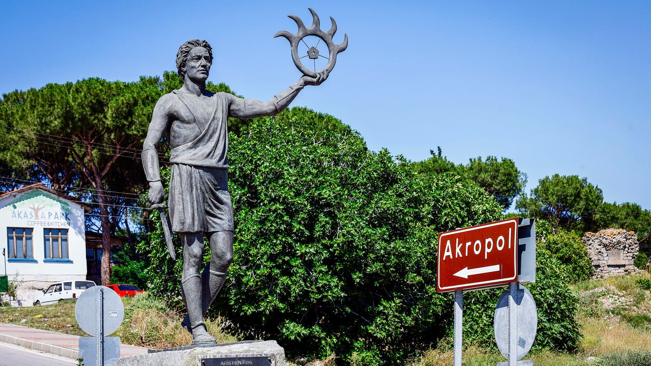 Geçmiş ve bugün aynı kadrajda: Bergama'daki Akropolis ziyare