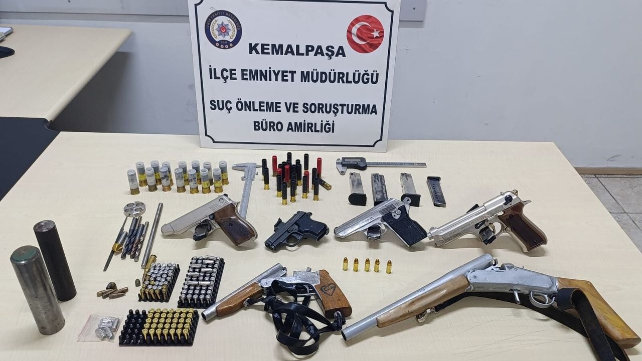 İzmir’de ‘kaçak’ cephanelik baskını