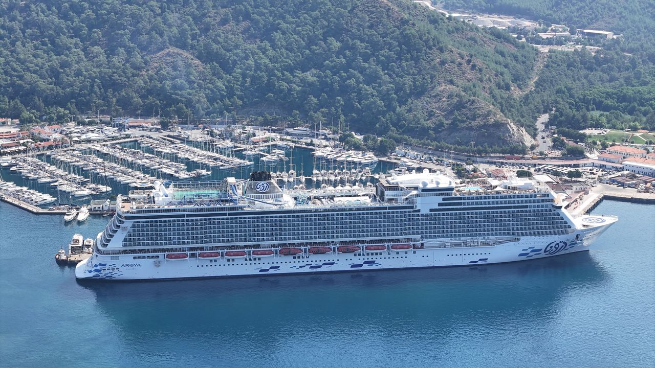 Marmaris’e dev ziyaret: Aroya ile 2 Bin 41 turist geldi