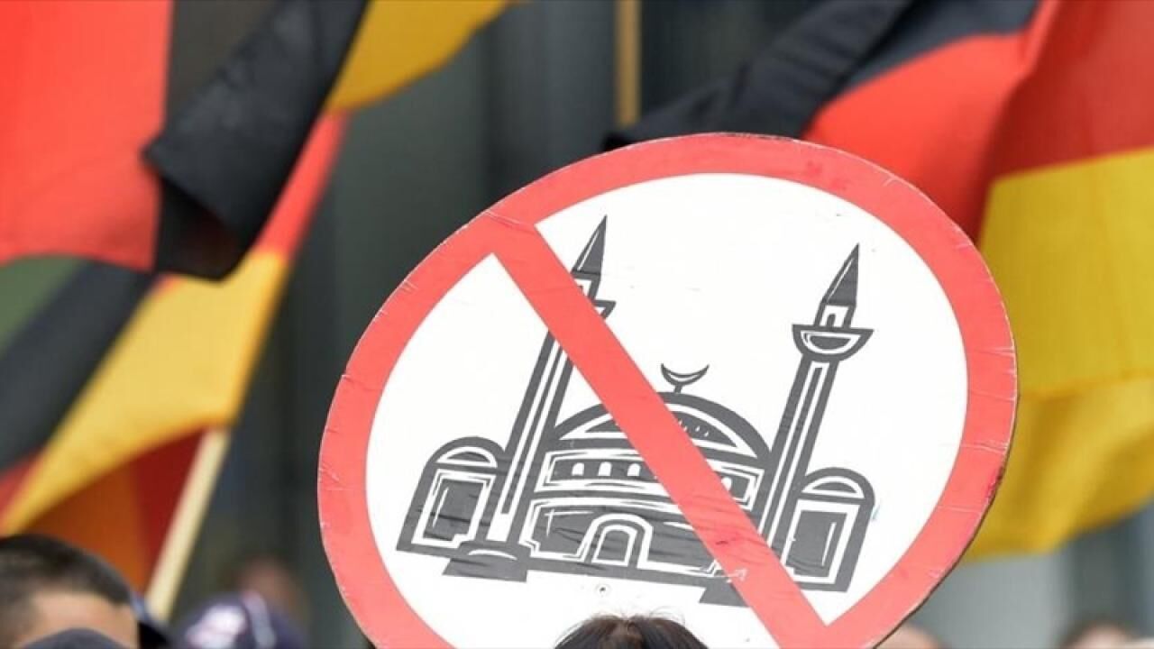 Almanya’da ırkçılık alarmı: Müslümanlara karşı sal