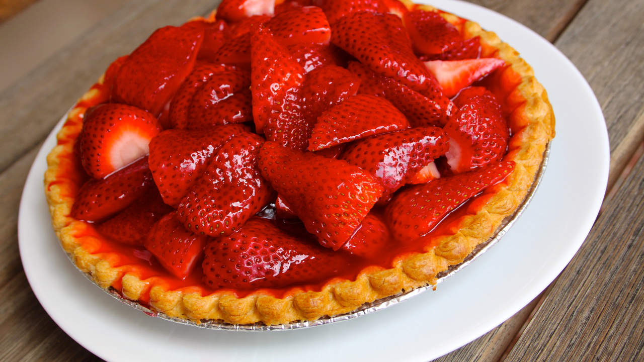 Yaz aylarının görsel şöleni: Çilekli Tart nasıl yapılır?