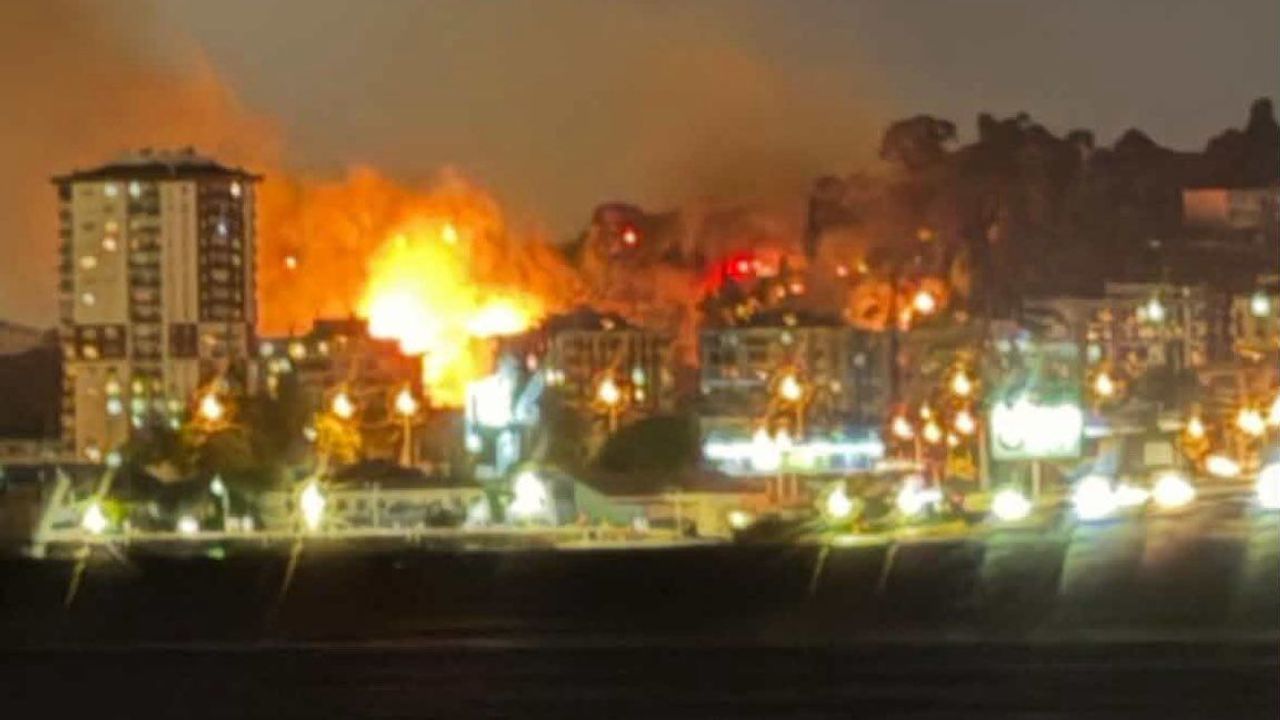 Karşıyaka’da yangın: Ağaçlık alanda alevler kısa s