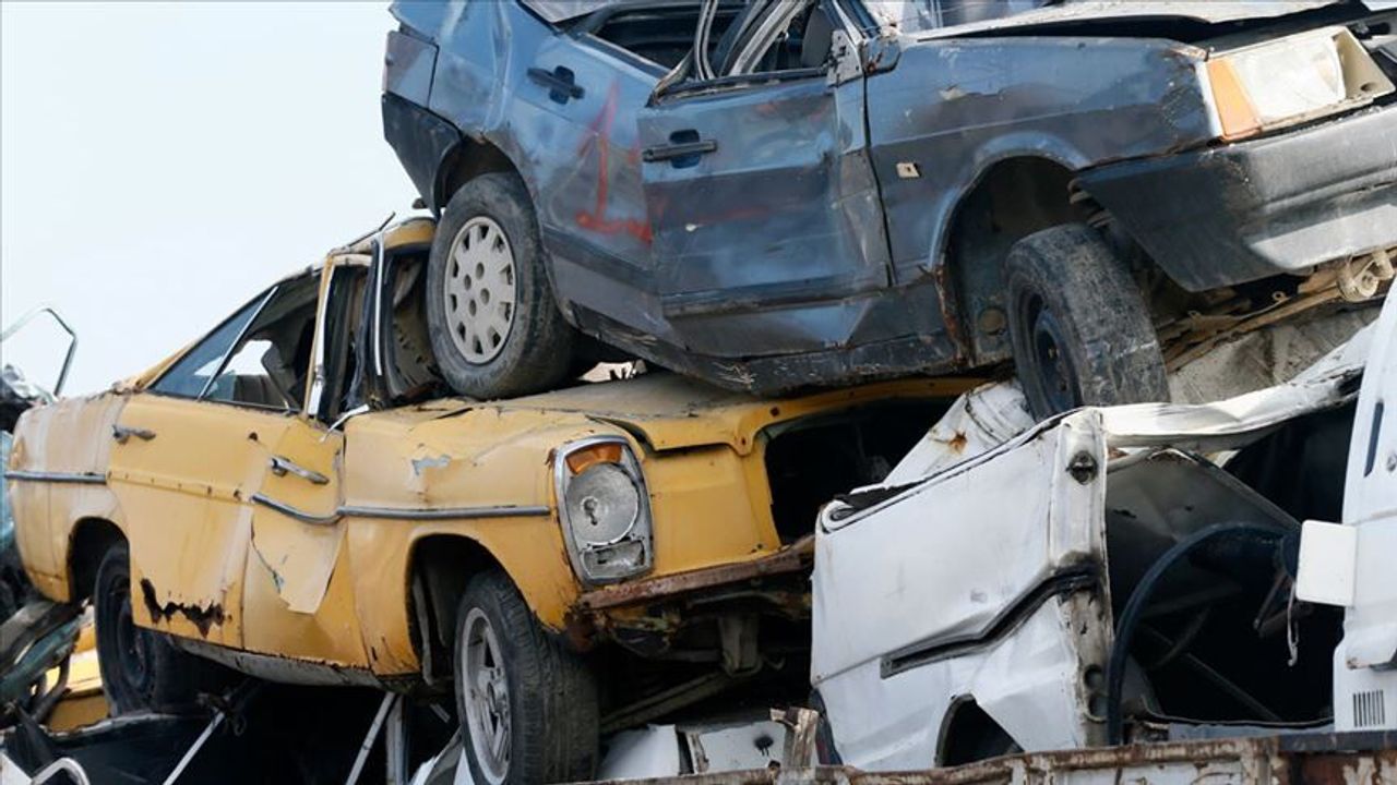 İzmir’de 'ekspertiz' operasyonu… Hurdalara 'sağlam