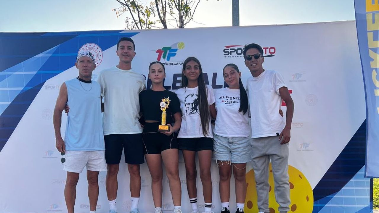 Seferihisar’a gurur yaşattı: Pickleball sporcusu Satı Gül Özel Milli Takım’da