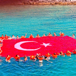Çeşme’de Zafer Bayramı coşkusu denize taştı!