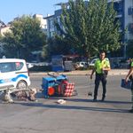 İzmir'de otomobille çarpışan motosikletin sürücüsü yaralandı