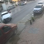 İzmir'de otomobille çarpışan 17 yaşındaki motosikletli yaralandı