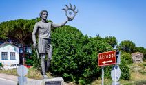 Geçmiş ve bugün aynı kadrajda: Bergama'daki Akropolis ziyaretçileri büyülüyor!