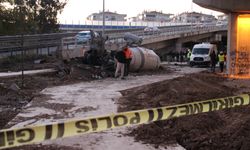 Beton mikseri viyadükten uçtu: 1 ölü