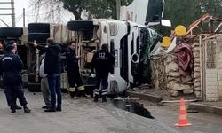 Damperli tır kontrolden çıktı, devrildi: 1 ölü
