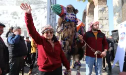 Efes Selçuk Deve Güreşleri Festivali'nde altın havan kazandı