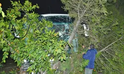 Manisa'da yolcu otobüsü kamyonete çarptı: 7 yaralı