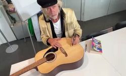 Soyer duyurdu: Bob Geldof, gitarını depremzedeler için bağışladı